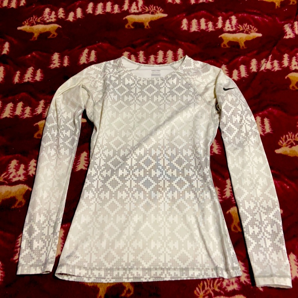 Nike fitted shirt. Size small